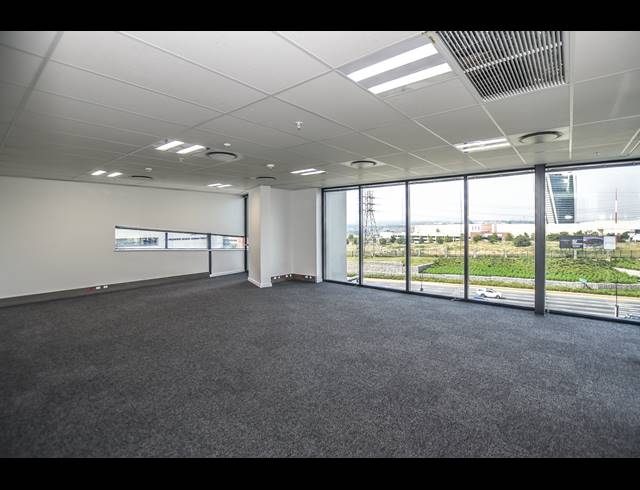 75M² SERVICED OFFICE TO LET IN VORNA VALLEY
